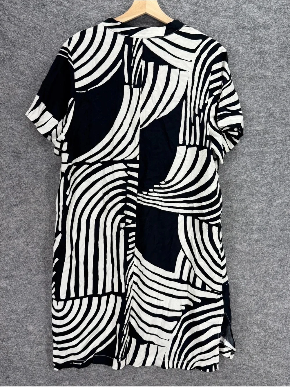 H&M Black & White Abstract Stripe Tunic